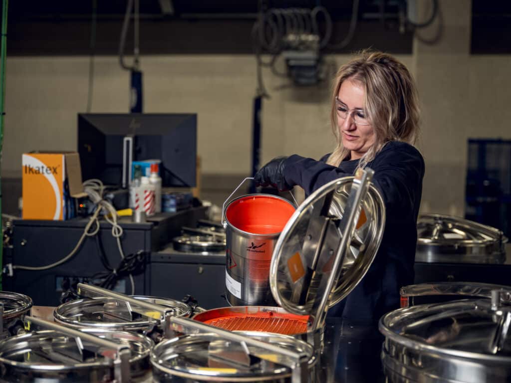 Tinting & Mixing - Paint, Coatings & Inks - Venlo